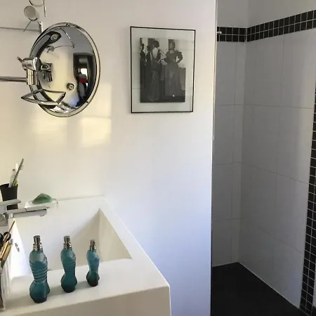1 Personne Avec Terrasse Centre 3 Nuits Min , Femme Uniquement ホームステイ